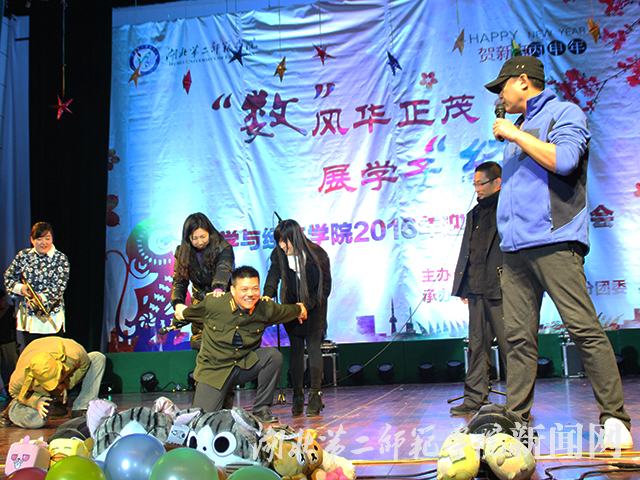 2.老师小品《地道战》.jpg