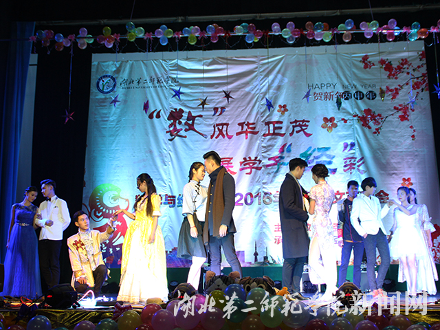 8.T台秀.jpg