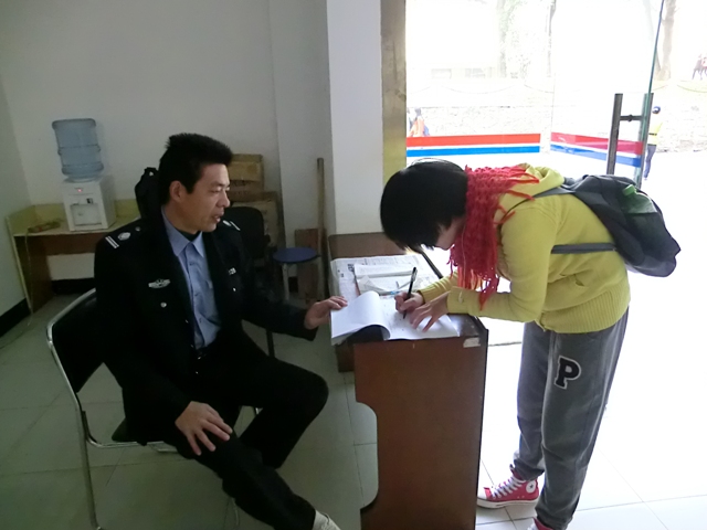 校学生会全心“权益”服务失主.JPG
