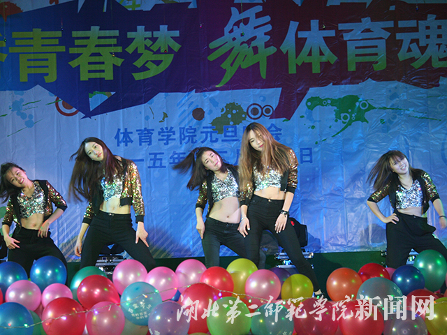 3.街舞《因为红》.jpg