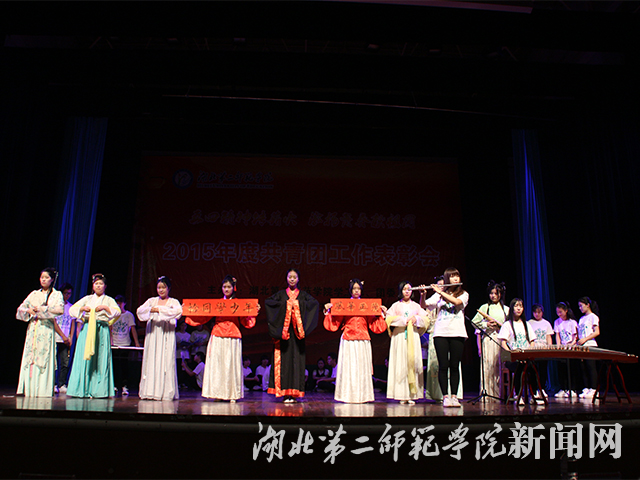 12.汉服走秀、书法展示、古筝笛箫演奏.jpg