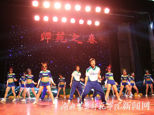 15.啦啦操  演出单位：体育系.jpg