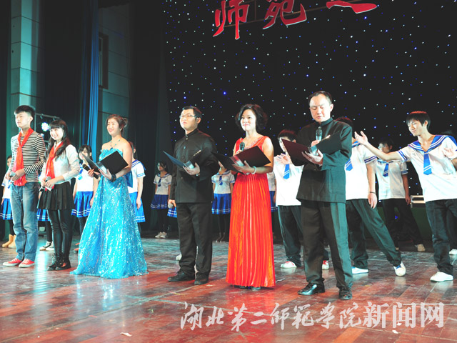 14.情景诗朗诵：以青春的名义命名  演出单位：经管学院.jpg