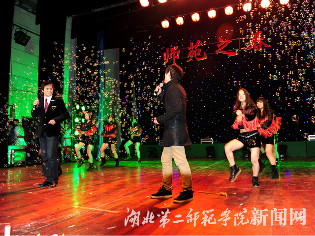 11.流行元素：二师STYLY  演出单位：文学院 .jpg
