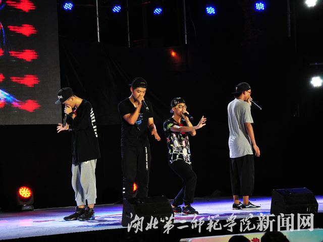 7.WBY表演B-box.jpg