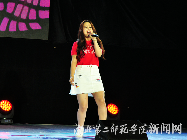 6.彭苏秦演唱《那种女孩》.jpg