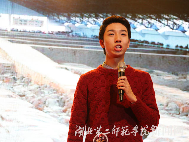 9.庞思锐介绍西安美食.jpg