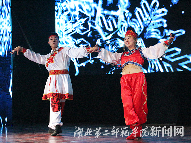 9.民族舞表演.JPG