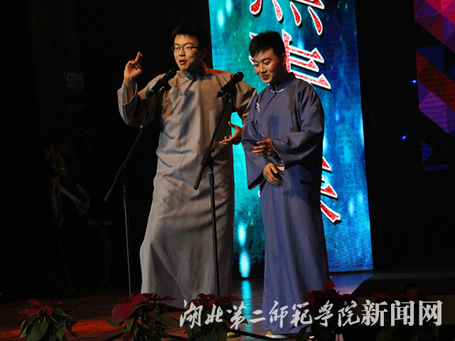 7.相声表演.JPG