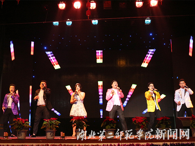 8.人声伴奏表演.JPG