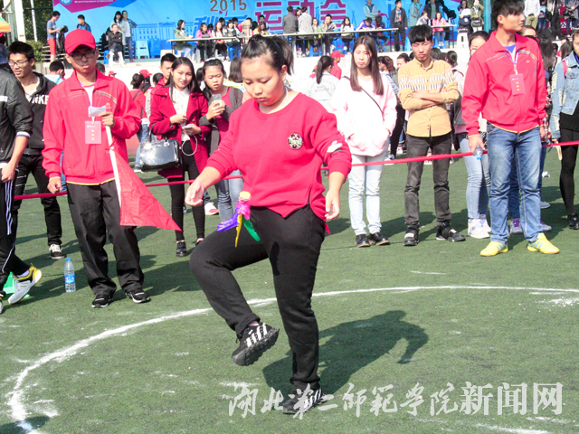 10.女子一分钟踢毽球.jpg