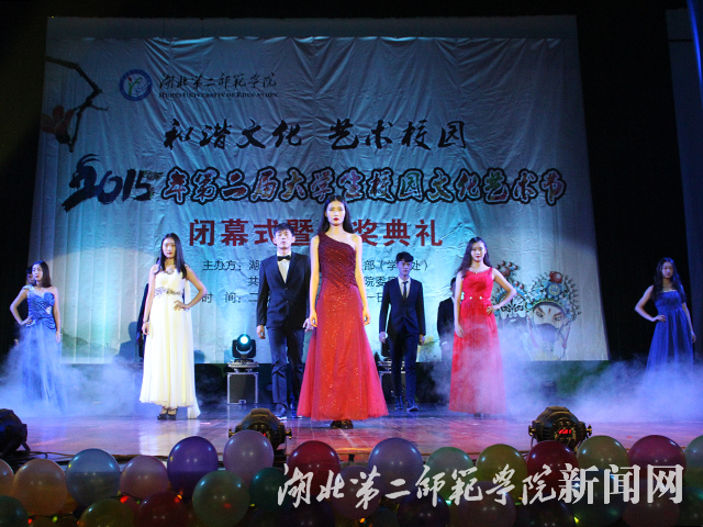 3.T台秀《晚礼服.T台秀》.jpg