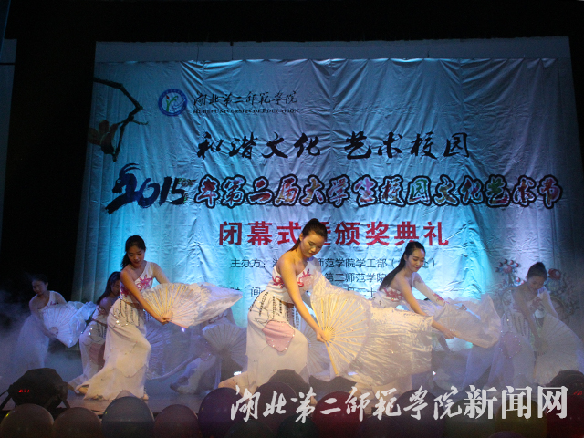 1.民舞表演《盛世鸿姿》.jpg