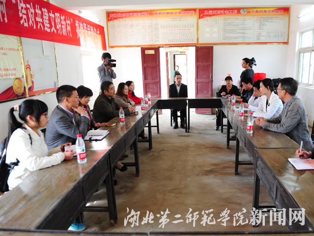 1.“结对共建文明新村”揭牌暨捐赠仪式.jpg