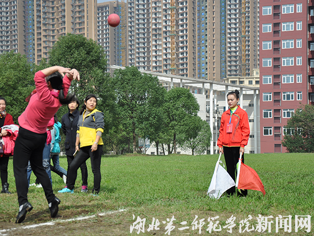 9.后抛实心球.JPG