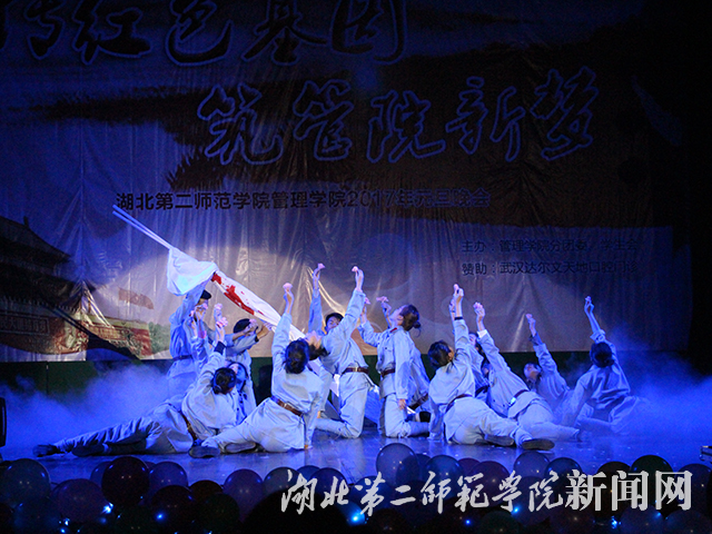 4.民族舞《无名花》.JPG