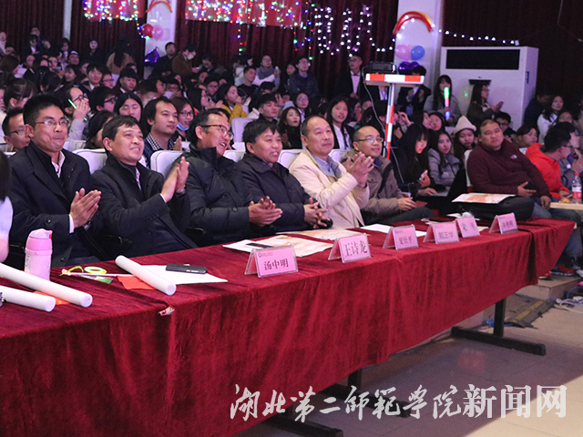 1.领导出席晚会.JPG