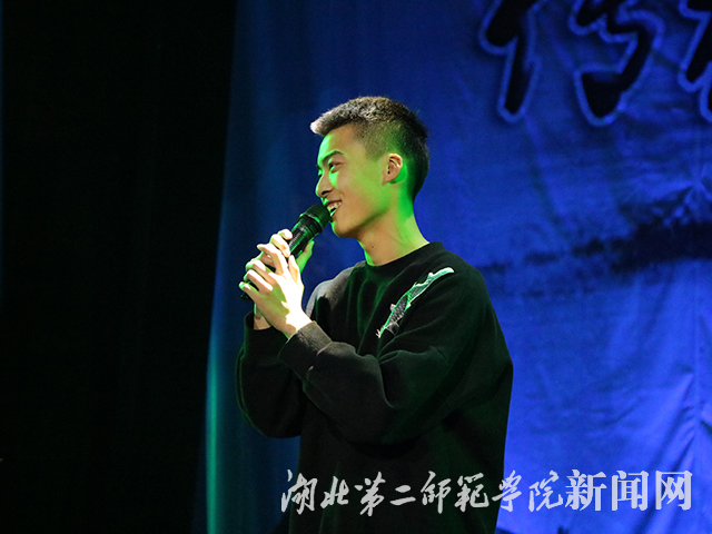 7.歌曲串烧《剪爱》.JPG
