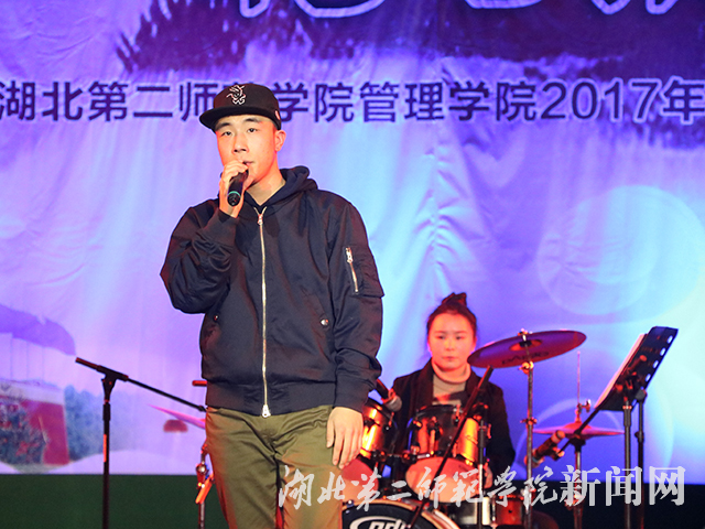 2.乐队表演《离开以后》.JPG