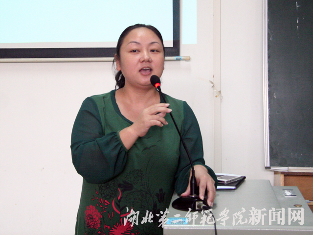 10.教务处王处长做大会总结.jpg