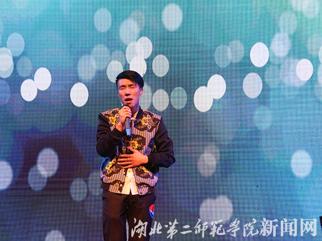 5.亚军肖亨演唱.jpg