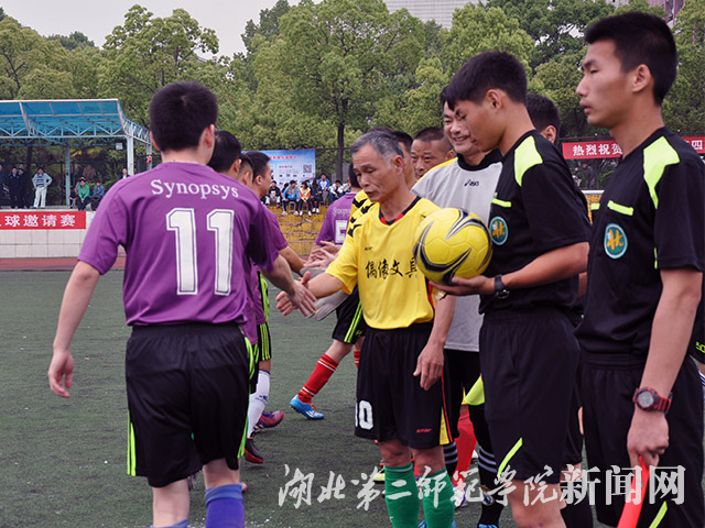 5、双方球员握手.jpg