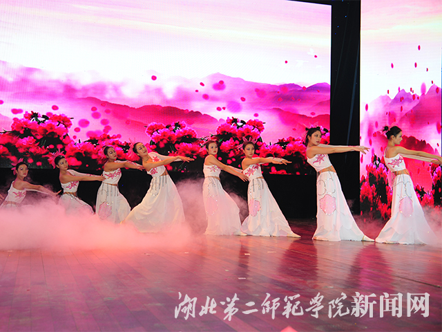 3.舞蹈表演《香溪香》.JPG