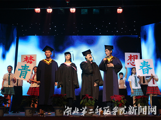 5.学生诗朗诵.JPG