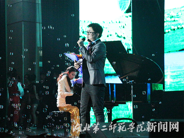 6.吴超老师独唱《天边》.JPG