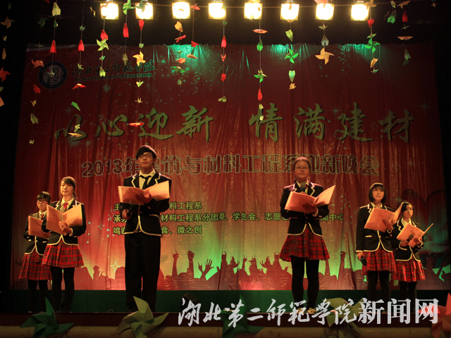 3.诗朗诵《我和我的青春》.jpg