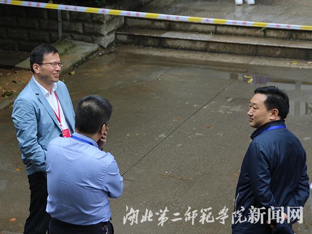 8、校领导视察.jpg