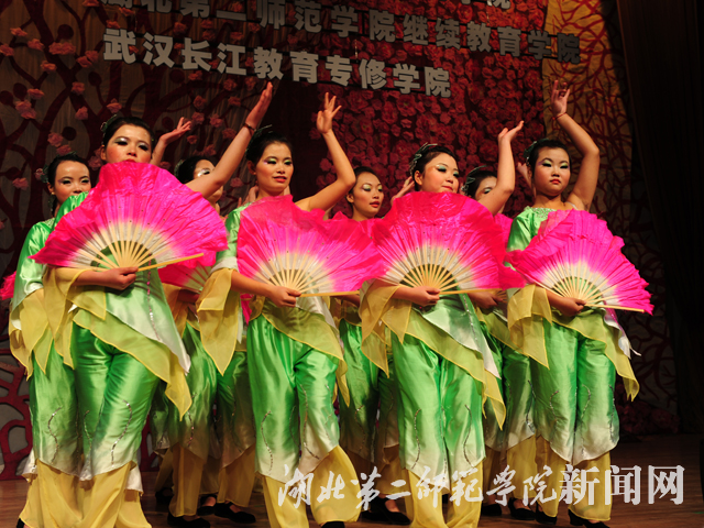 5.舞蹈《美丽的茉莉花》.jpg