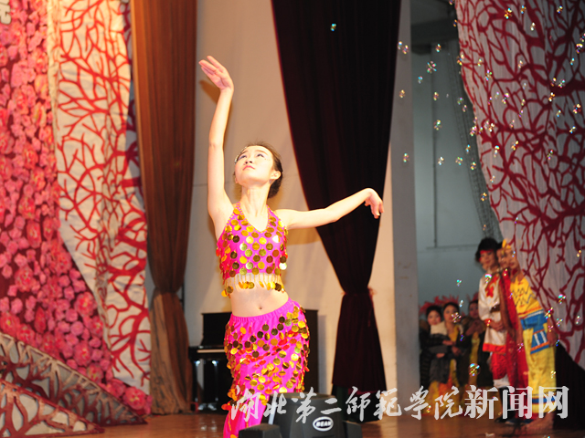 10.舞蹈表演.jpg