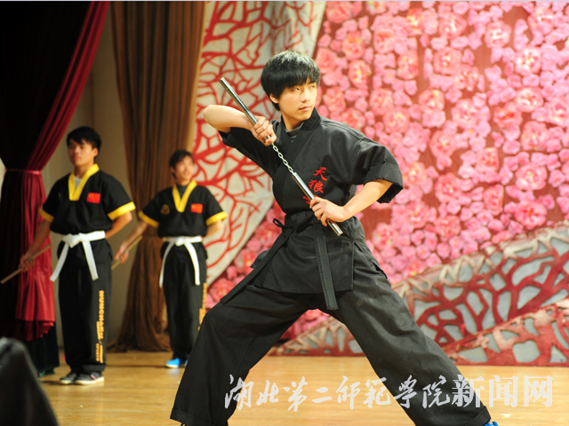8.双节棍《傲世天狼》.jpg
