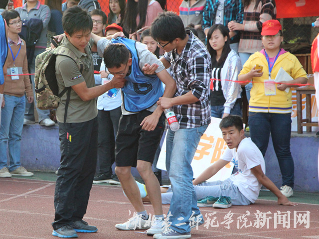 6.场下关爱.jpg