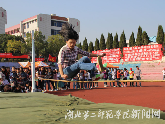 9.轻松一跃.jpg