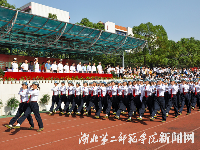 1.新生英姿飒爽.jpg