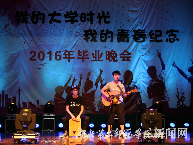 8.逆梦音乐社表演歌曲《青春》.jpg