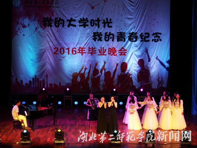 3.艺术学院合奏《风吹麦浪》.jpg