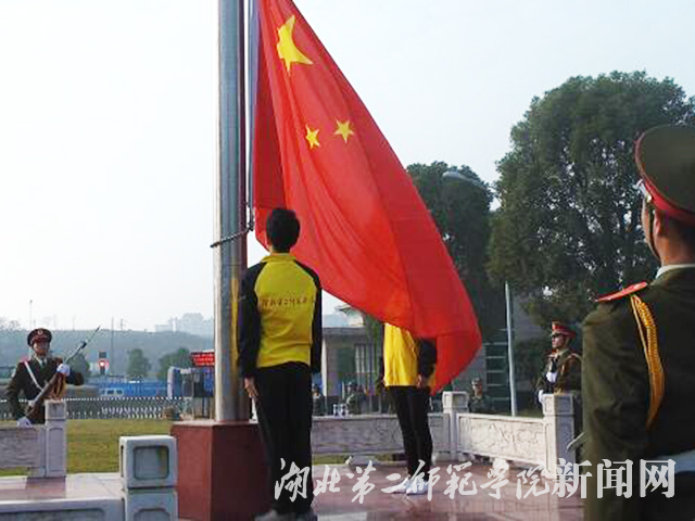 3.升旗.jpg