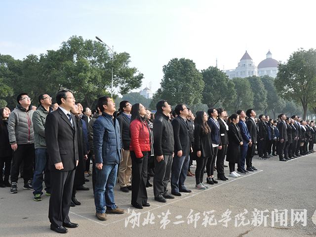 5.全体唱国歌 行注目礼.jpg