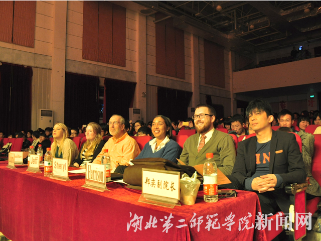 1.出席领导.jpg