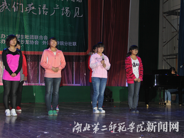 4.外院社联成员合唱《仰望星空》.jpg