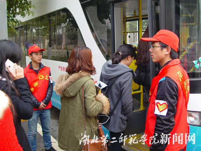 10.文明乘车志愿服务活动.jpg