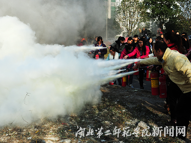 8.师生共灭大火.jpg