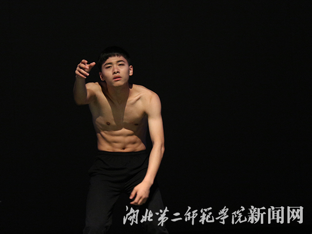 7.独舞《老爸》.jpg