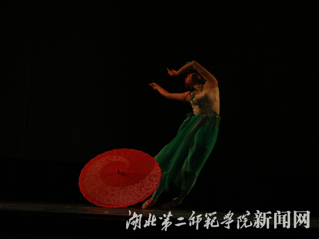 13.独舞《羽化灵蛇》.jpg