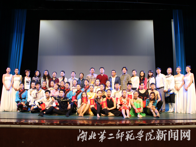18.大合影.jpg
