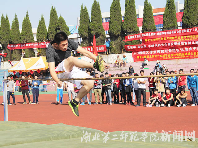 4.学生跳高比赛.jpg