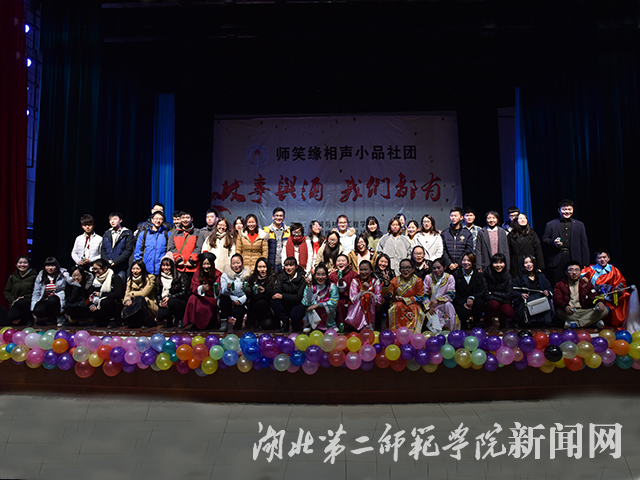 11.全体合影.jpg